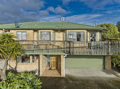 182 Henderson Valley Road, Henderson