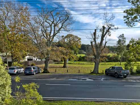 182 Henderson Valley Road, Henderson