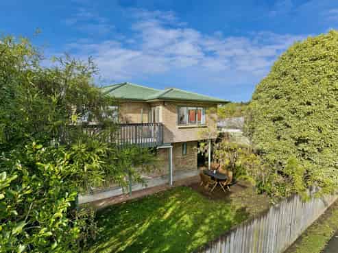 182 Henderson Valley Road, Henderson