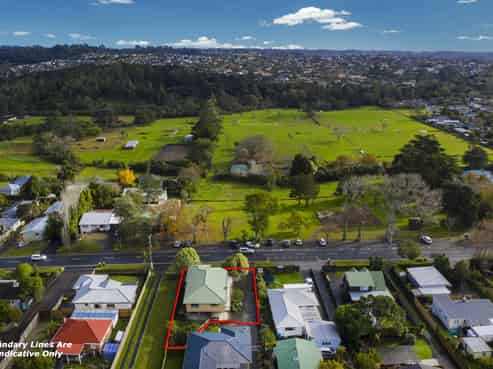 182 Henderson Valley Road, Henderson