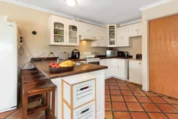 31 Aaron Place, Brookfield