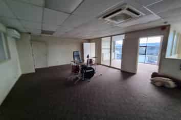 INDUSTRIAL OFFICE/WAREHOUSE