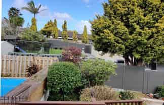 18/2 Chipping Dale, Mangere Bridge