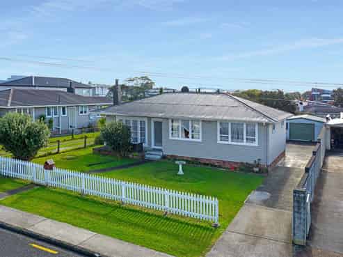 42 Woodford Avenue, Henderson