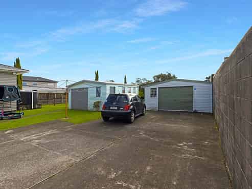 42 Woodford Avenue, Henderson