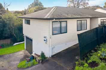 2/11 Roseneath Place, Birkdale