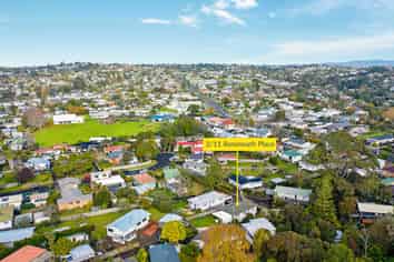 2/11 Roseneath Place, Birkdale