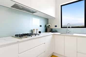 8 Fender Place, Long Bay