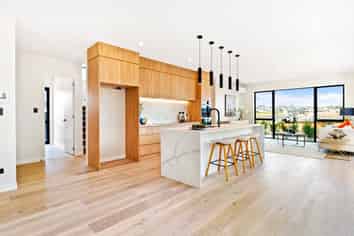 8 Fender Place, Long Bay