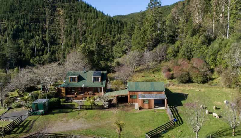 905 Wakamarina Road, 