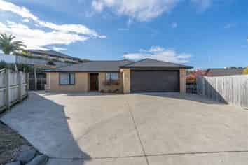 15 Barwick Place, Huntington