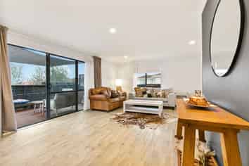 8A Waterview Road, Favona