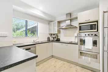 8A Waterview Road, Favona