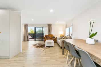 8A Waterview Road, Favona