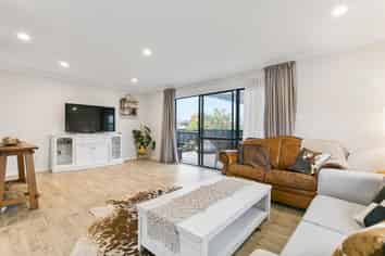 8A Waterview Road, Favona