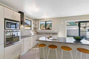 3 Holyoake Crescent, Avalon