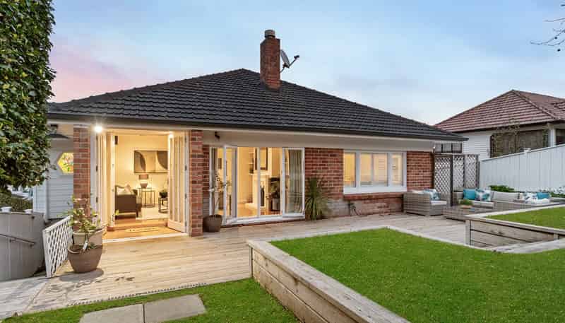 11 Riddell Road, Glendowie