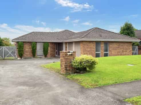 8 Crescent Hills Court, Northpark