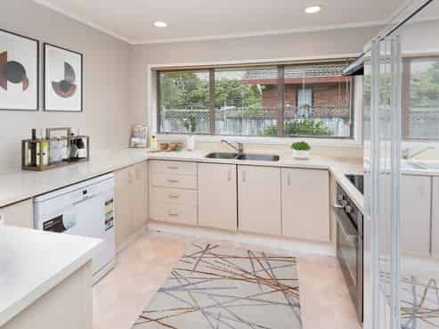 8 Crescent Hills Court, Northpark