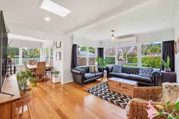 2 James Place, Opaheke