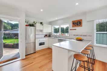 2 James Place, Opaheke