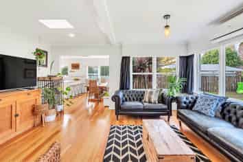 2 James Place, Opaheke