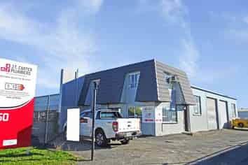 Popular sized Frankton warehouse plus yard