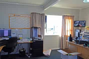 Popular sized Frankton warehouse plus yard