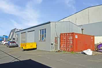 Popular sized Frankton warehouse plus yard