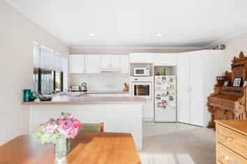 2/97 Hill Road, The Gardens