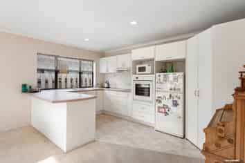 2/97 Hill Road, The Gardens