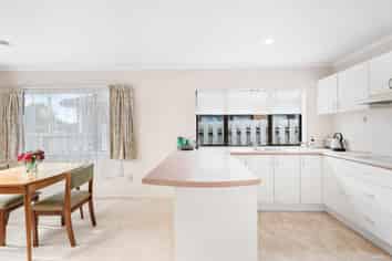 2/97 Hill Road, The Gardens