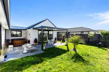 79 Stace Hopper Drive, One Tree Point