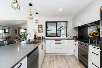 79 Stace Hopper Drive, One Tree Point