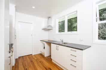 15 Daffodil Street, Titirangi