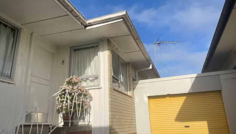 2/90 Titirangi Road, New Lynn