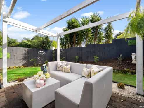 2/21 Cosy Place, Howick