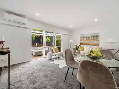 2/21 Cosy Place, Howick