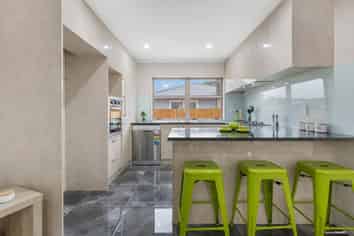 2/6 Surrey Street, Manurewa