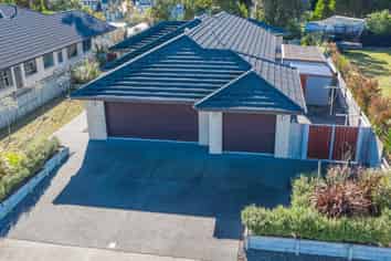 24 Sandown Avenue, Himatangi Beach