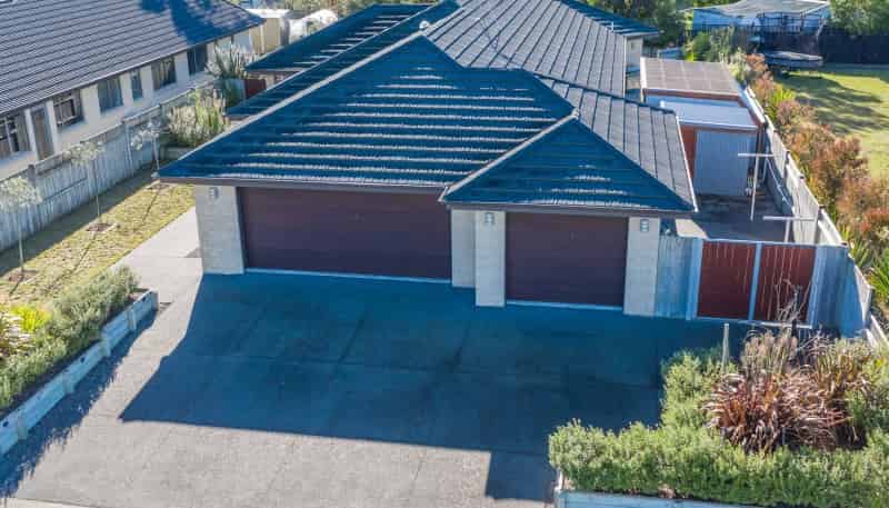 24 Sandown Avenue, Himatangi Beach