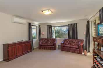 24 Sandown Avenue, Himatangi Beach