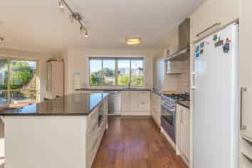 24 Sandown Avenue, Himatangi Beach