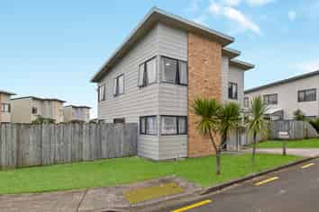 3 Clarrie Wills Way, Otara