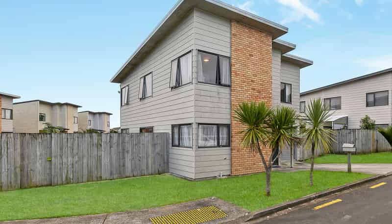 3 Clarrie Wills Way, Otara