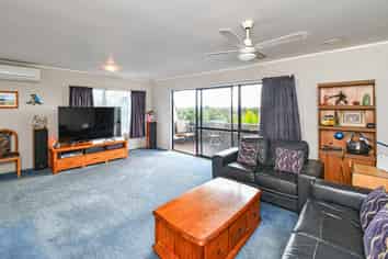 25 Greenstone Place, Clover Park