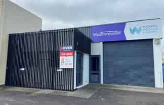 Popular Te Rapa Showroom / warehouse