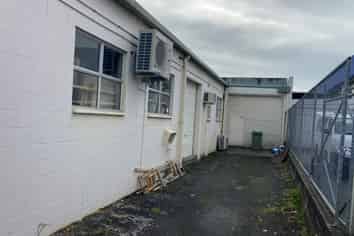 Popular Te Rapa Showroom / warehouse