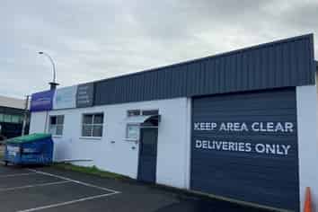 Popular Te Rapa Showroom / warehouse