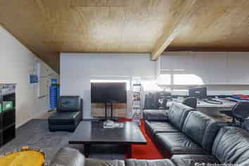 All-In-One Showroom and Storage